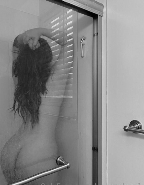 Naken lekkede OnlyFans-bilde av Deavan Clegg