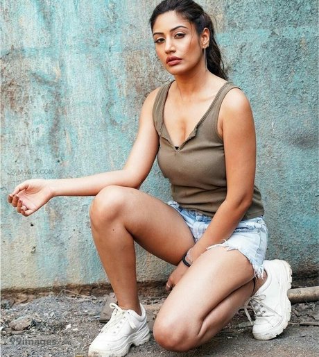 Nøgent lækket OnlyFans-billede af Surbhi Chandna