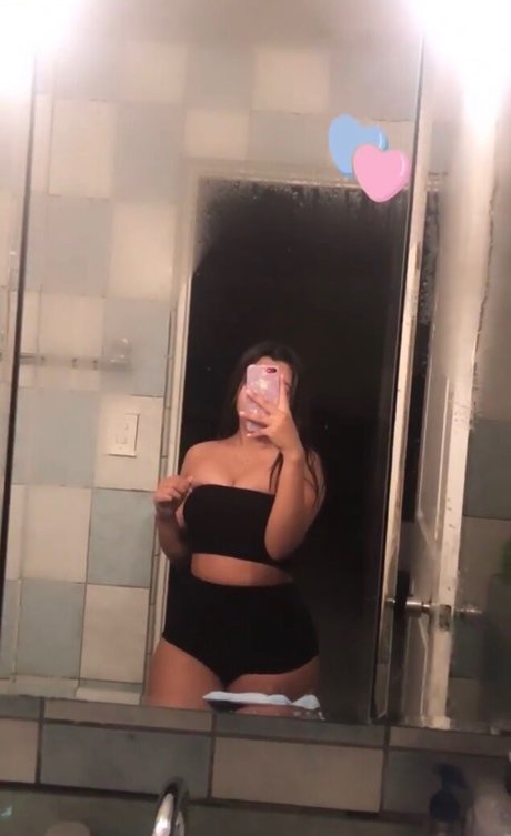 Alasti lekkinud OnlyFans-i pilt Hediorher