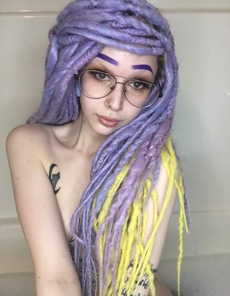 Обнаженная фотография утечки OnlyFans от Hollyrollerbarbie