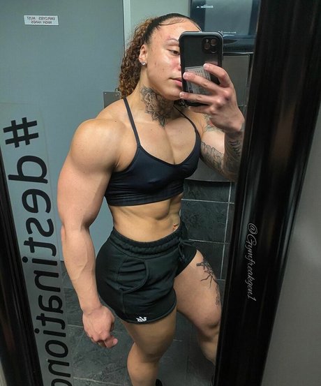 Nahá fotka uniklých OnlyFans od Gymfreakgen1