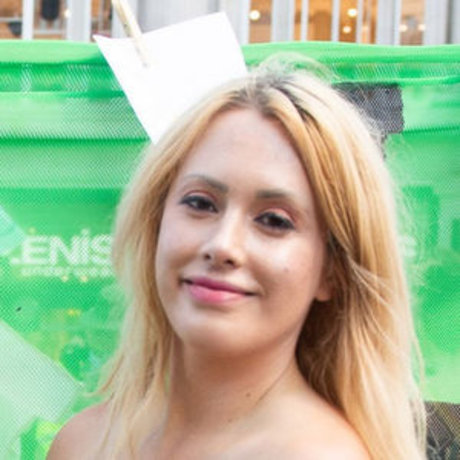 Naken lekkede OnlyFans-bilde av Laura Amherst