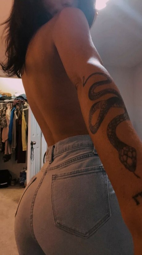 Nahá fotka uniklých OnlyFans od Harlee
