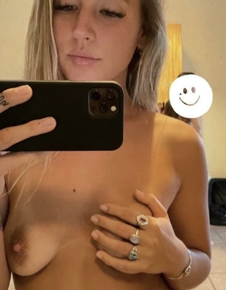 Naken läckt OnlyFans-bild av Amber Gain