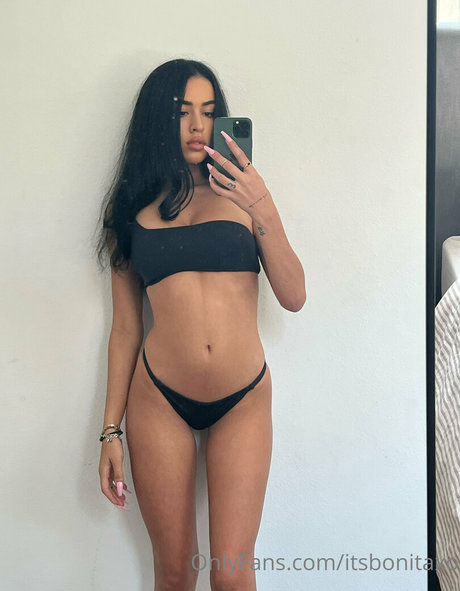 Naakte gelekte OnlyFans-foto van Itsbonitaxo