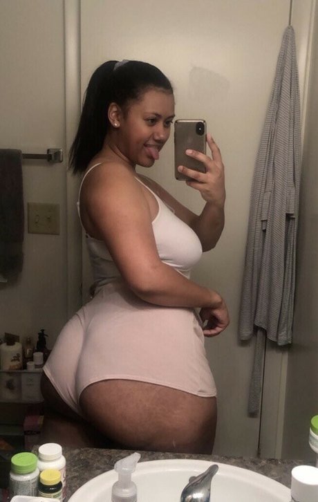 Naakte gelekte OnlyFans-foto van Jayymo