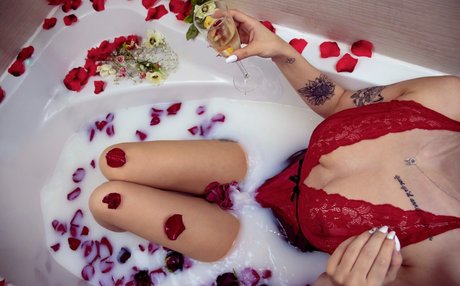 Naken lekkede OnlyFans-bilde av Ameliaadarknes