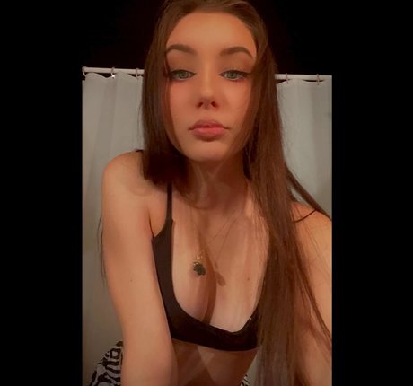 Nahá fotka uniklých OnlyFans od Amirastar212