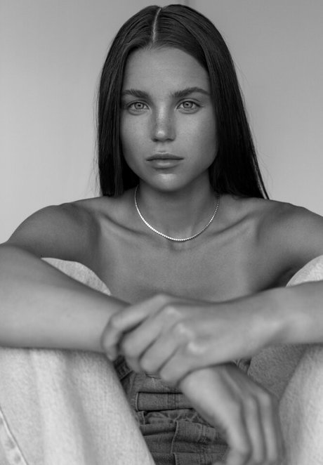 Naakte gelekte OnlyFans-foto van Pauline Schuller