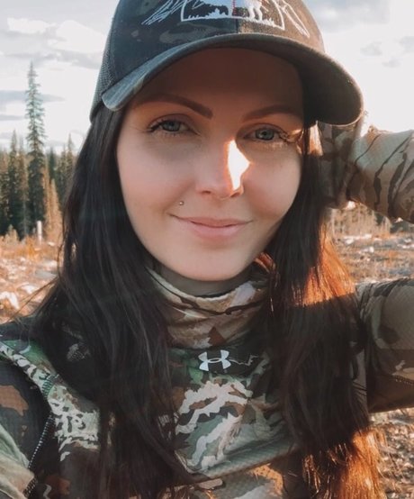 Naken läckt OnlyFans-bild av Elaina Grant