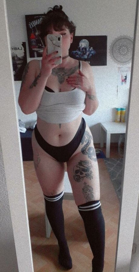 Naken läckt OnlyFans-bild av Lenaofficial
