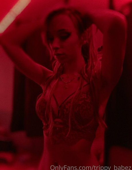 Nahá fotka uniklých OnlyFans od Trippy Baez