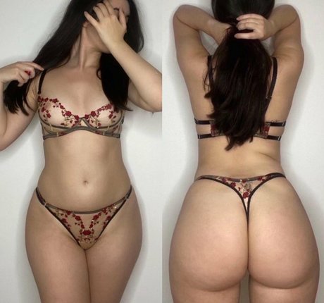 Naken läckt OnlyFans-bild av Piapiaxox
