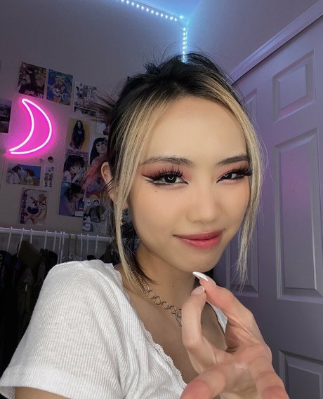 Nacktes geleaktes OnlyFans-Foto von Chaeldot