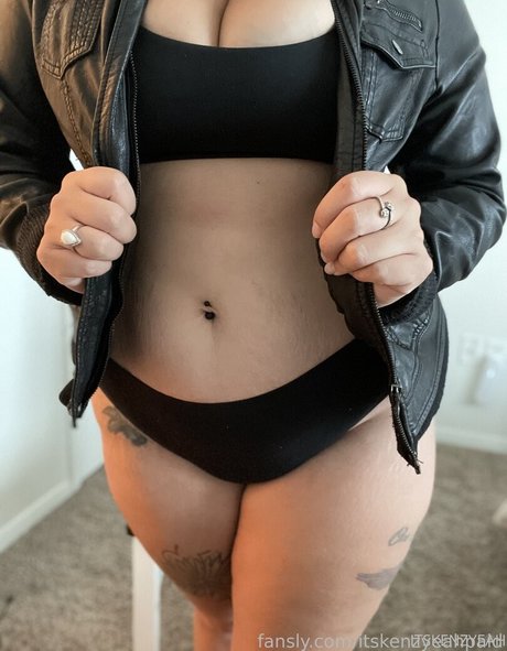 Nacktes geleaktes OnlyFans-Foto von Itskenzyeahpaid