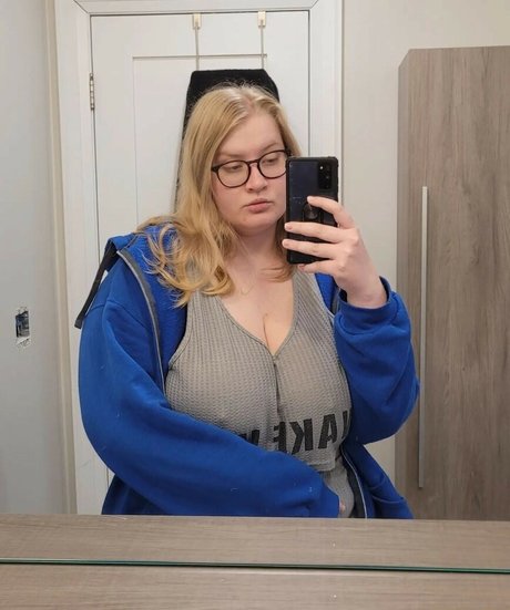 Обнаженная фотография утечки OnlyFans от Loserqueen