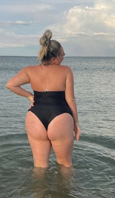 Alasti lekkinud OnlyFans-i pilt Emma Burzynski