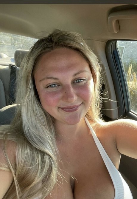 Naken lekkede OnlyFans-bilde av Emma Burzynski