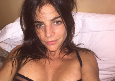 Naken lekkede OnlyFans-bilde av Julia Restoin Roitfeld