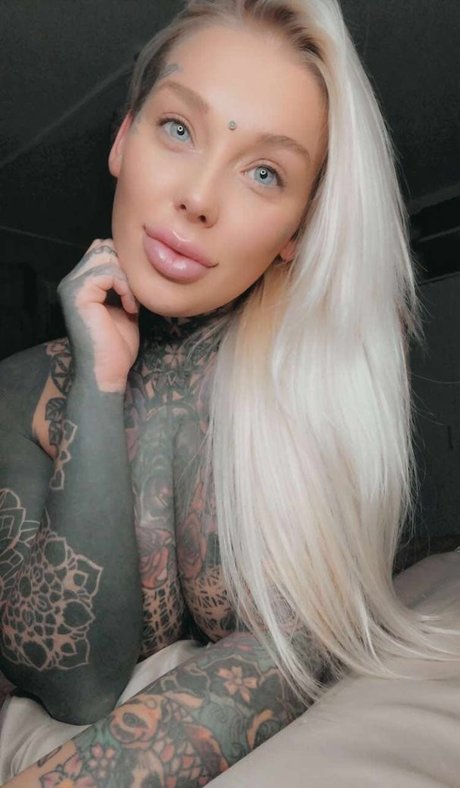 Naken lekkede OnlyFans-bilde av Lady Lauren Brock