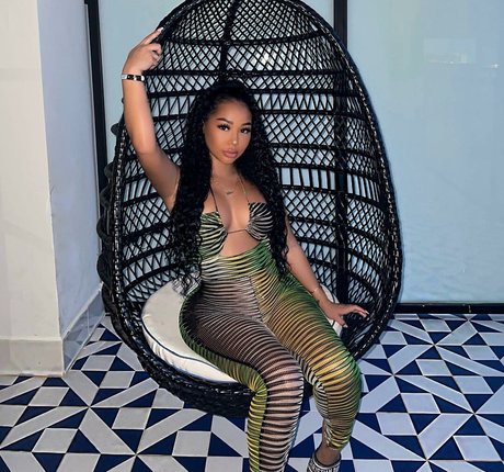 Naken läckt OnlyFans-bild av Ohsoyoulily