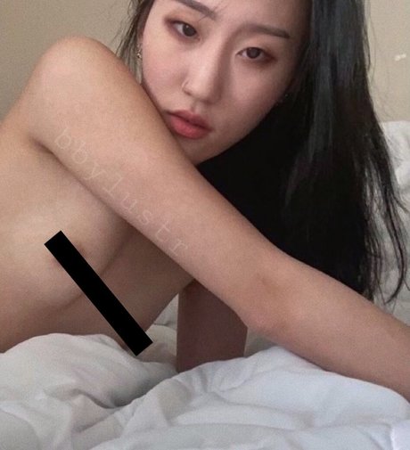 Naken läckt OnlyFans-bild av Lustrbby