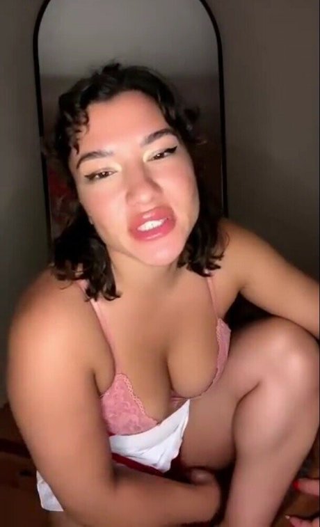 Nahá fotka uniklých OnlyFans od Burcu Yildiz