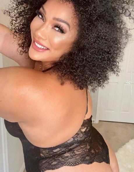 Lina Fanene OnlyFans 유출 누드 사진