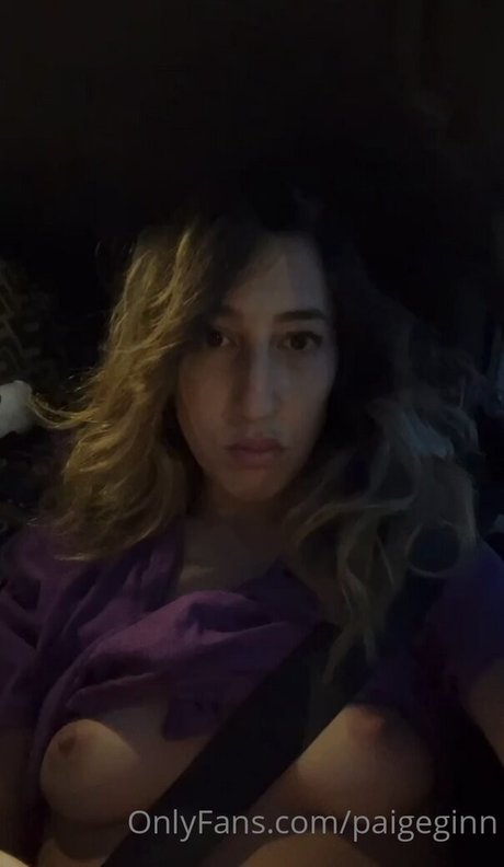 Nahá fotka uniklých OnlyFans od Paige Ginn