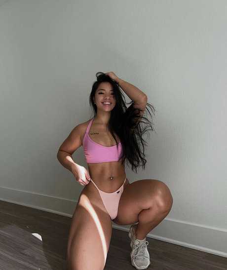 Naakte gelekte OnlyFans-foto van Cainguyeen