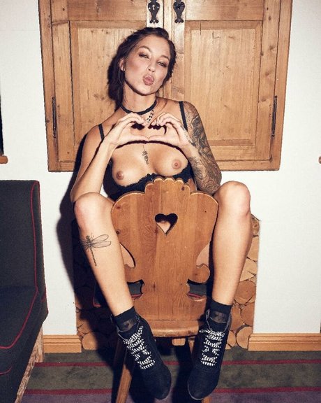 Nahá fotka uniklých OnlyFans od Lena Klahr