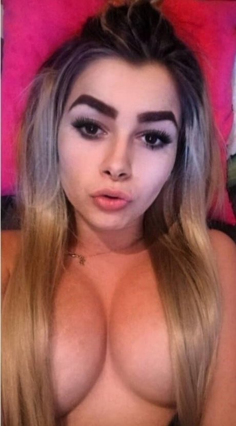 Naken läckt OnlyFans-bild av Novinhas