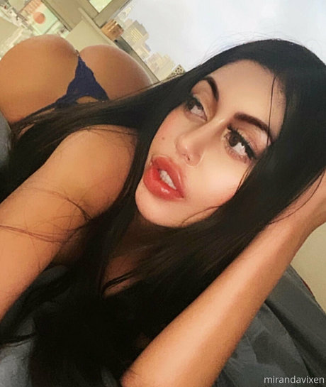 Naken läckt OnlyFans-bild av Miranda Vixen