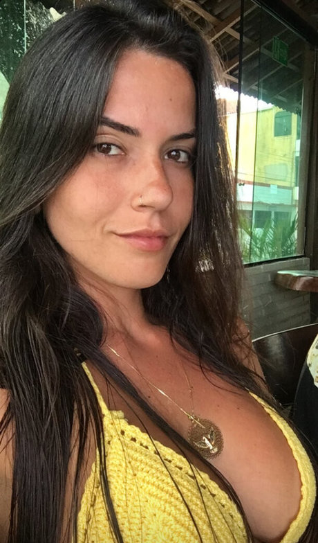 Naken läckt OnlyFans-bild av Nathalia Righi