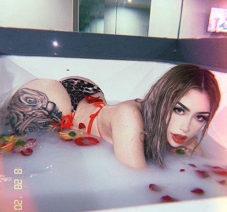 Обнаженная фотография утечки OnlyFans от Ajellyy