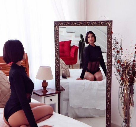 Nahá fotka uniklých OnlyFans od Maaanuelee