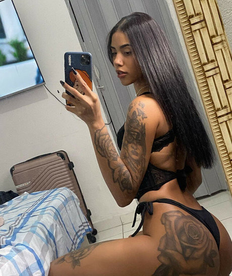 Nagie wyciekłe zdjęcie OnlyFans od Alinelealcard