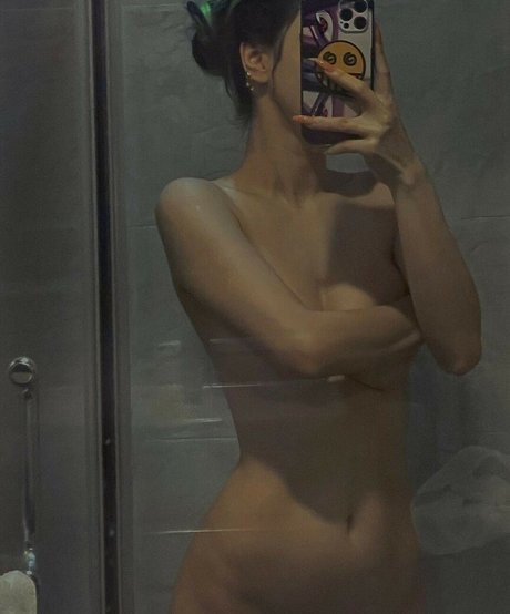 Naken läckt OnlyFans-bild av Vickie Bae