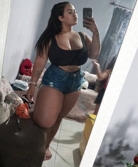 Foto desnuda filtrada de OnlyFans de Adriane Esteves
