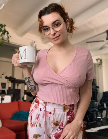 Nahá fotka uniklých OnlyFans od Mari Sappho