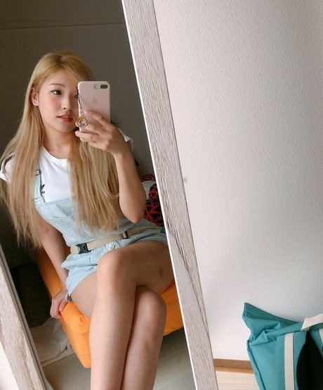 Nahá fotka uniklých OnlyFans od Yoonhyoonaikuros