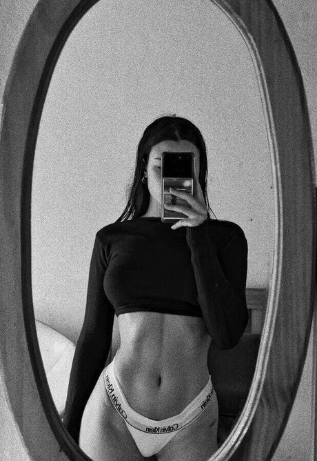 Naakte gelekte OnlyFans-foto van Flor Laneve
