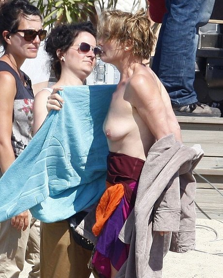 Nahá fotka uniklých OnlyFans od Emma Thompson