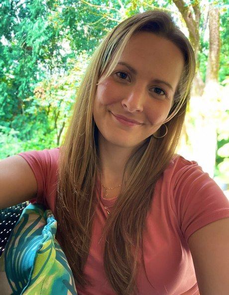 Naakte gelekte OnlyFans-foto van Junescleavage