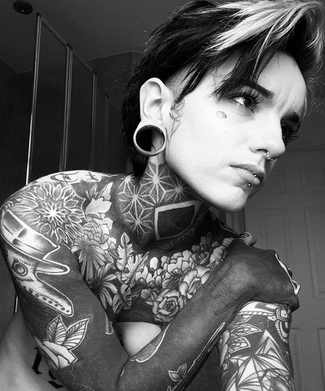 Nagie wyciekłe zdjęcie OnlyFans od Holly Broome Inked