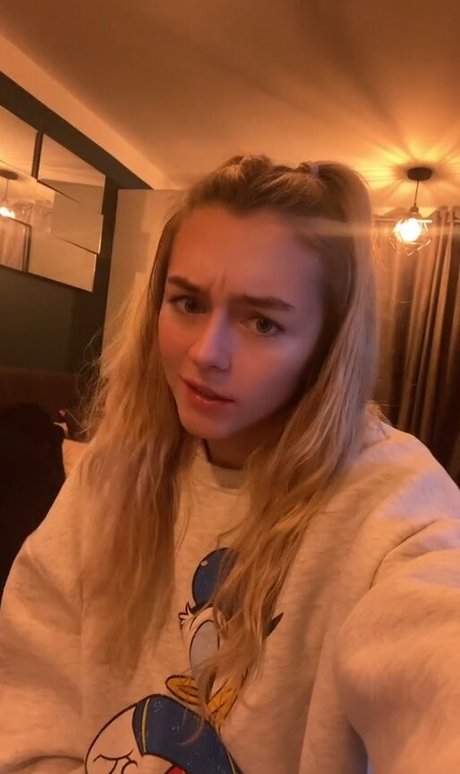 Naakte gelekte OnlyFans-foto van Oliviabennett123