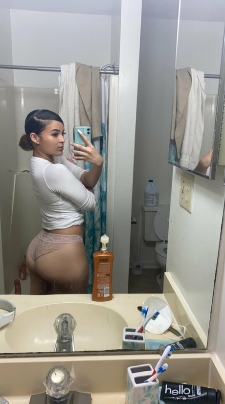 Naken lekkede OnlyFans-bilde av Trazyasia