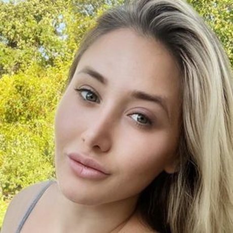 Foto di nudo di fuga di OnlyFans di Caligirlnextdoor