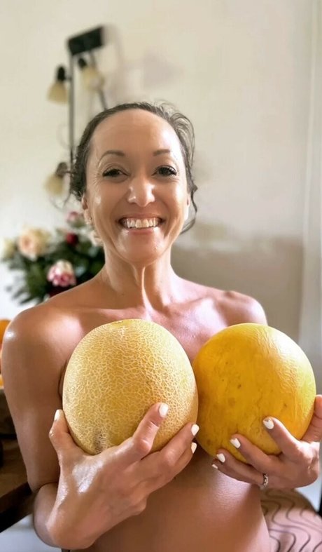 Alasti lekkinud OnlyFans-i pilt Kino Macgregor