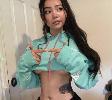 Alaston vuotanut OnlyFans-kuva Bella Porch
